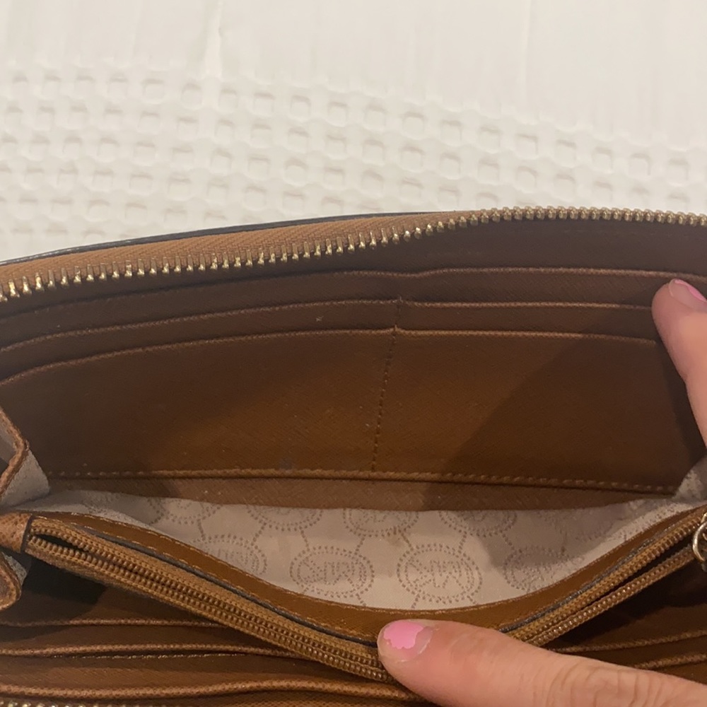 Michael Kors Wallet - Picture 2 of 5